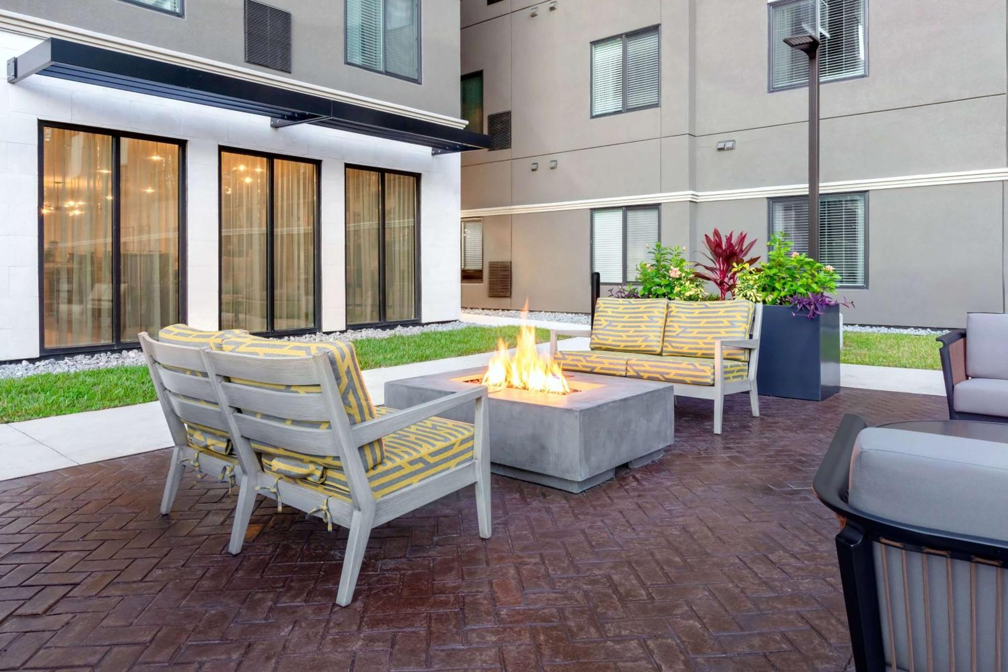 Waterwalk Extended Stay By Wyndham Jacksonville Deerwood Pk Екстериор снимка